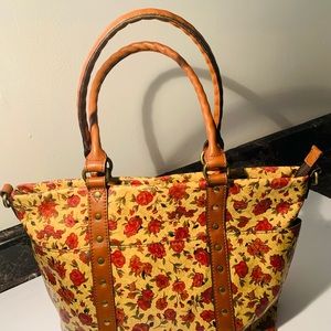 Patricia Nash Carducci Pocket Tote:  Tan Rosso Fiore:  EUC